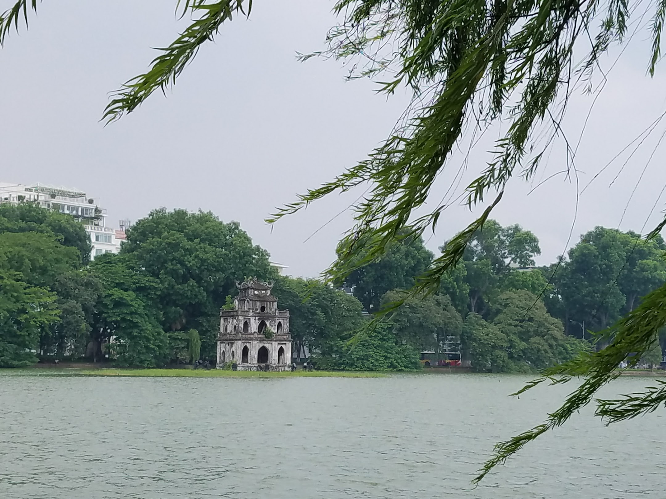 ホアンキエム湖周辺散策＆玉山祠で写真撮影♪