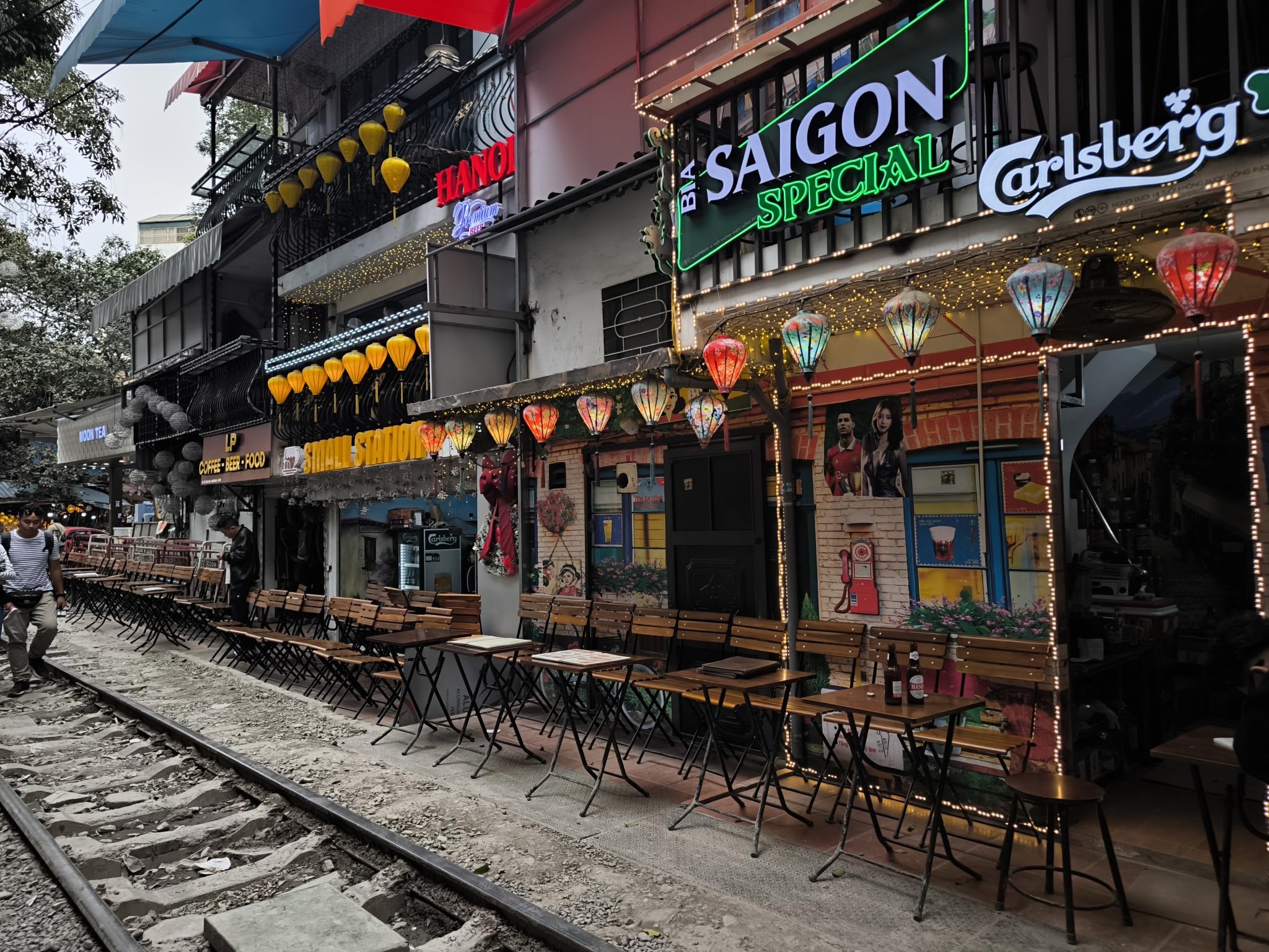 話題のハノイ「トレインストリート」散策