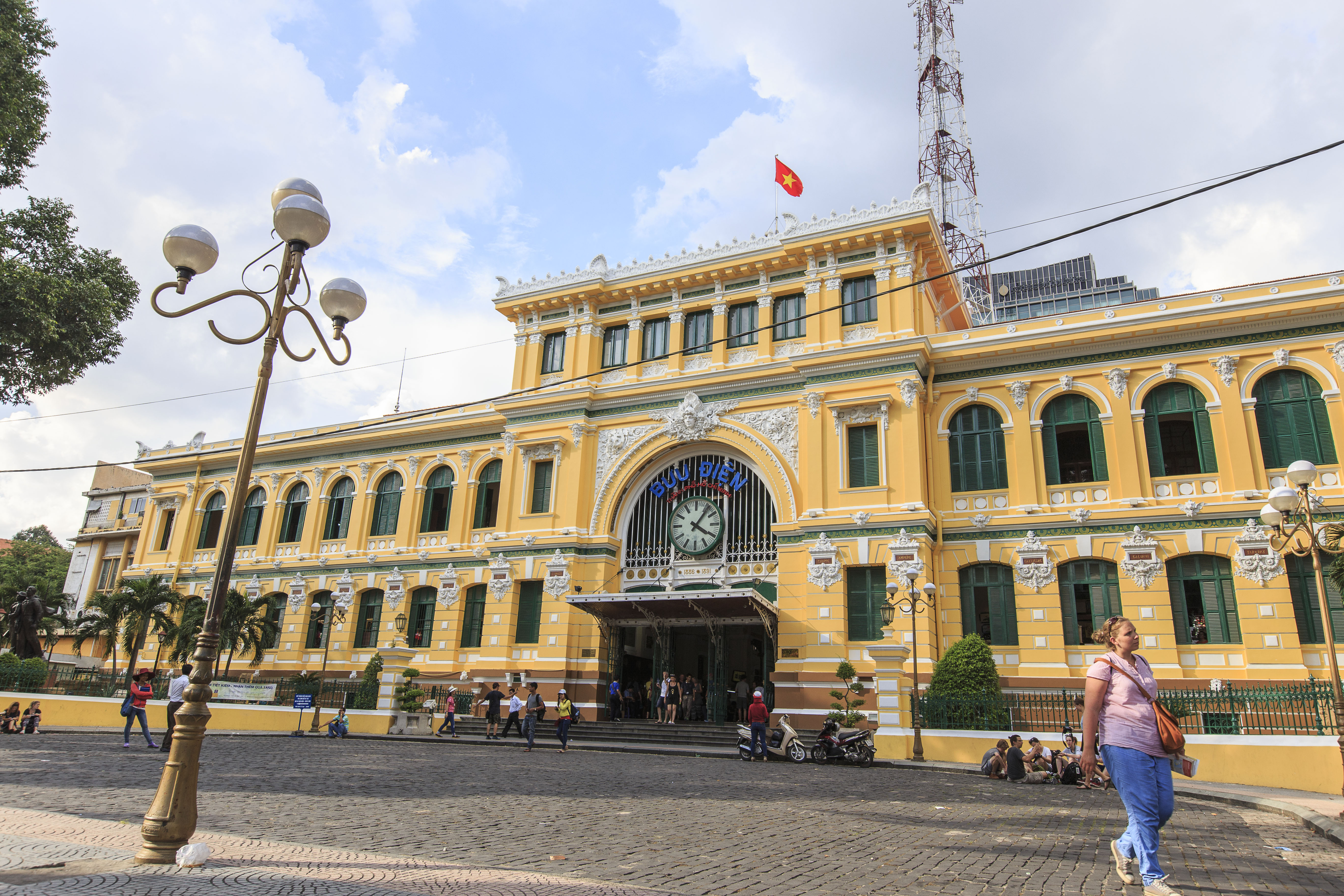 コロニアル建築が美しい サイゴン中央郵便局