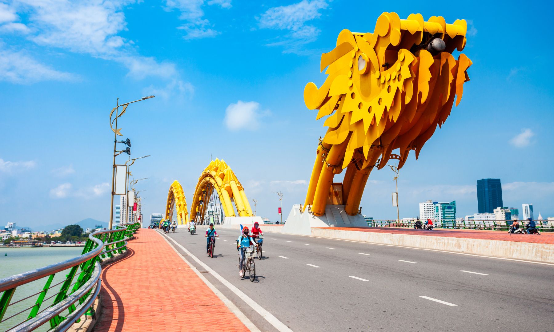 ドラゴンブリッジ、ビーチ車窓観光。