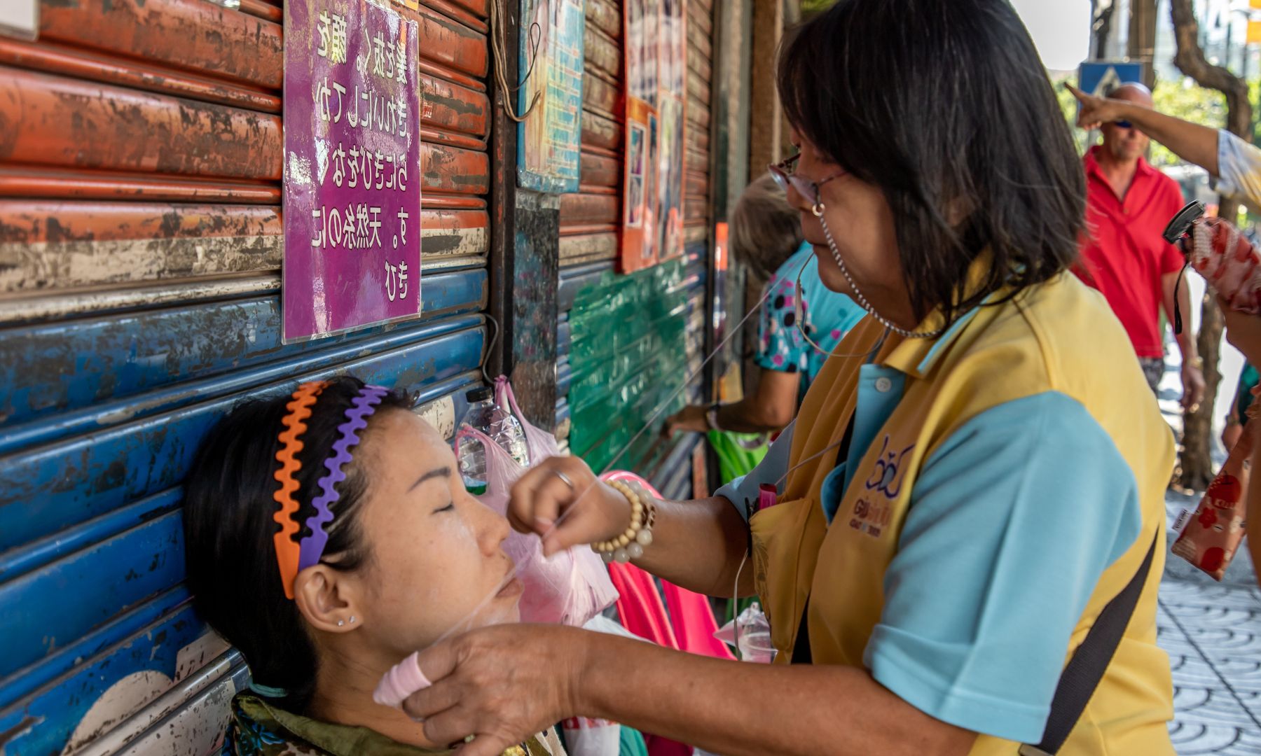 ①その道60年！名物ママのマンミン(毛抜き)に挑戦(ご希望の方のみ)
