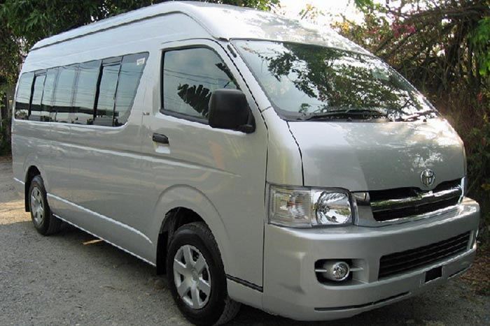 デンパサール国際空港にて集合