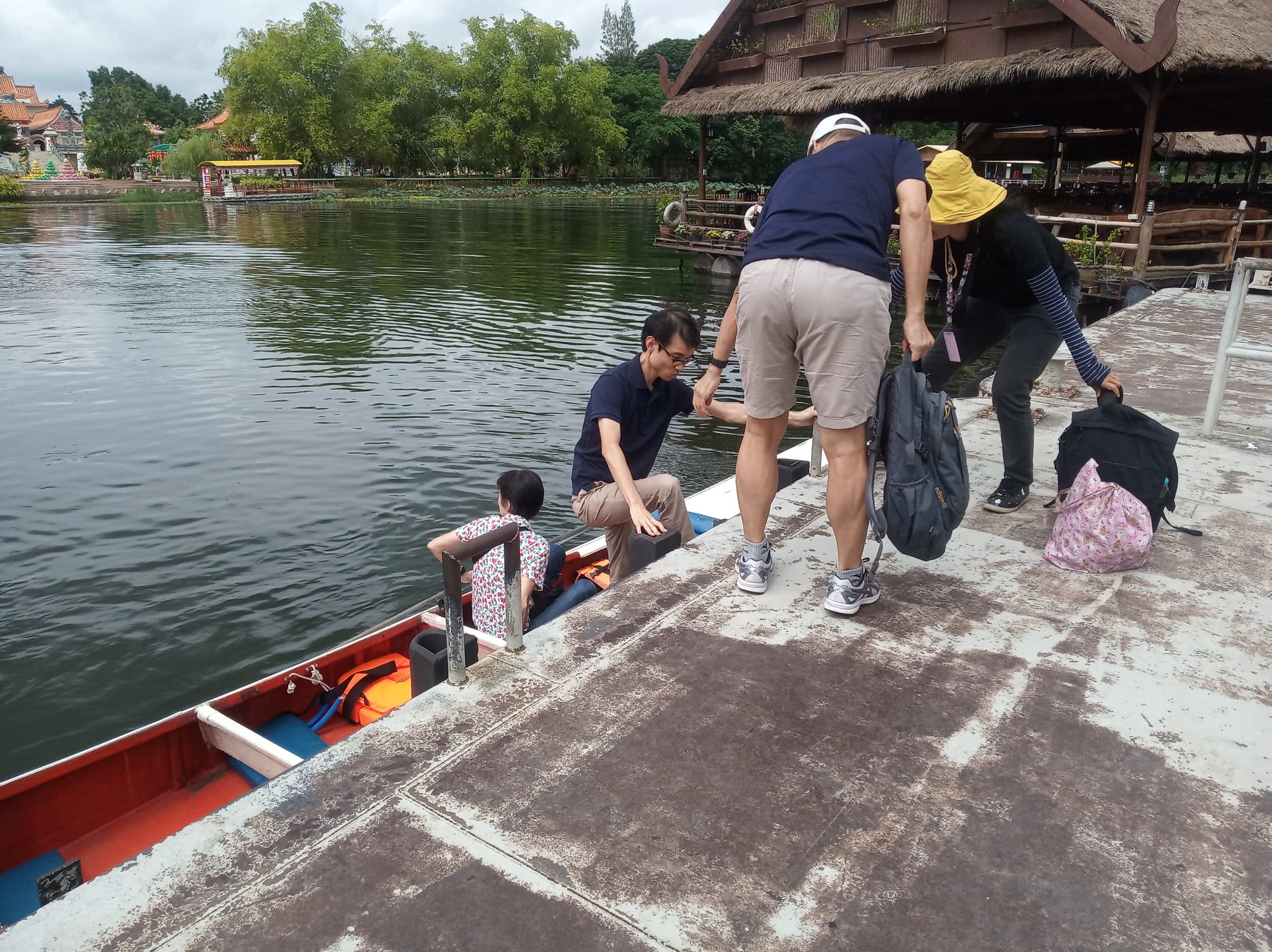 スピードボートで「戦場にかける橋」へ