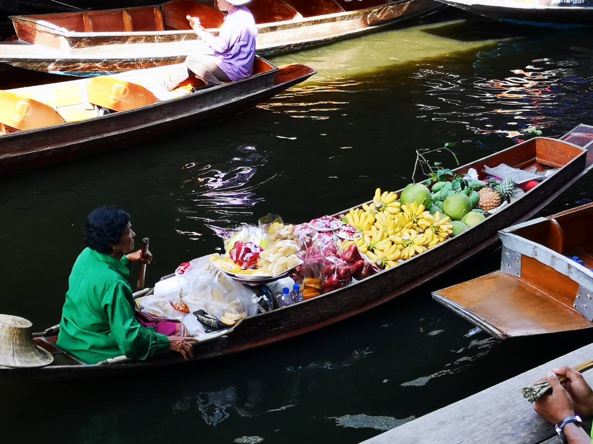 ダムヌンサドゥアック水上マーケット ご到着