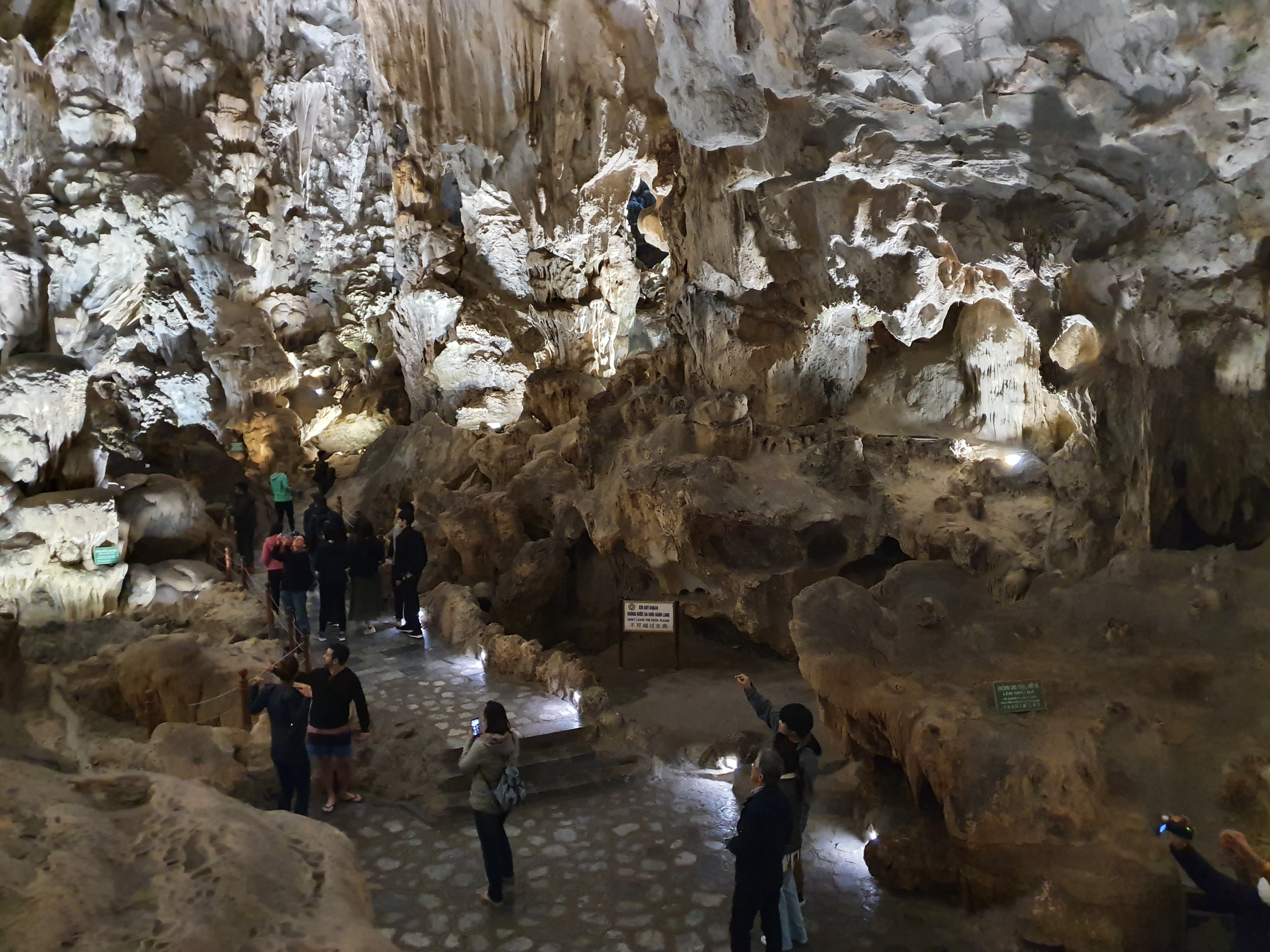 ティエンクン鍾乳洞見学