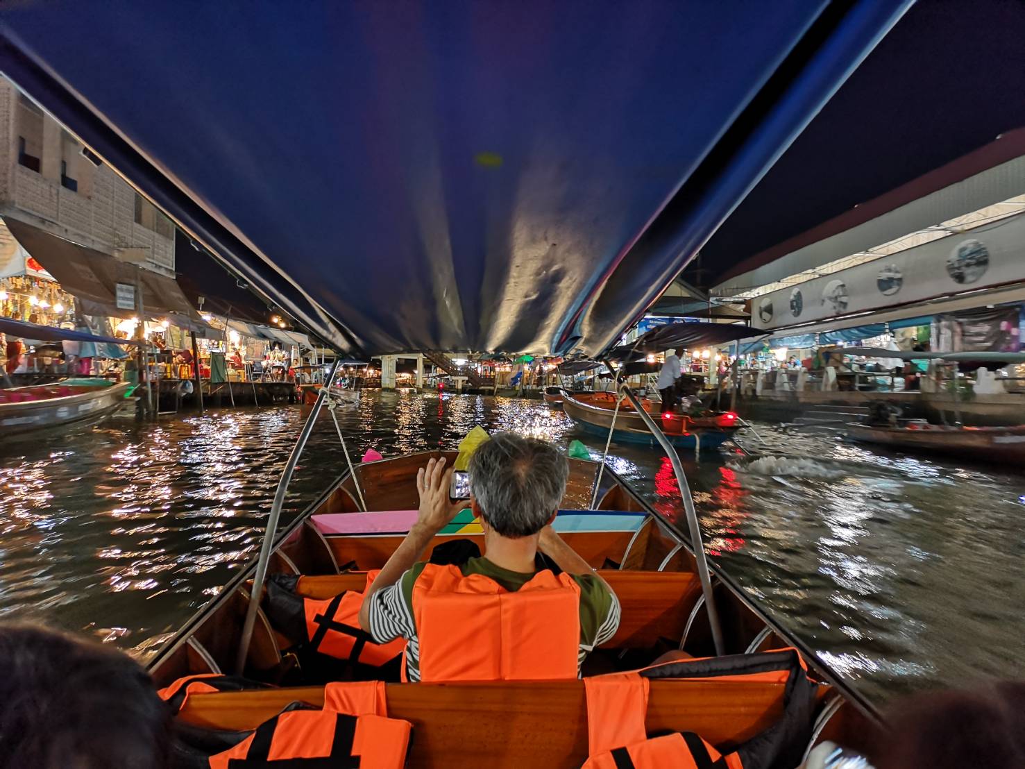 再集合後、蛍ナイトクルージングへ（約1時間）