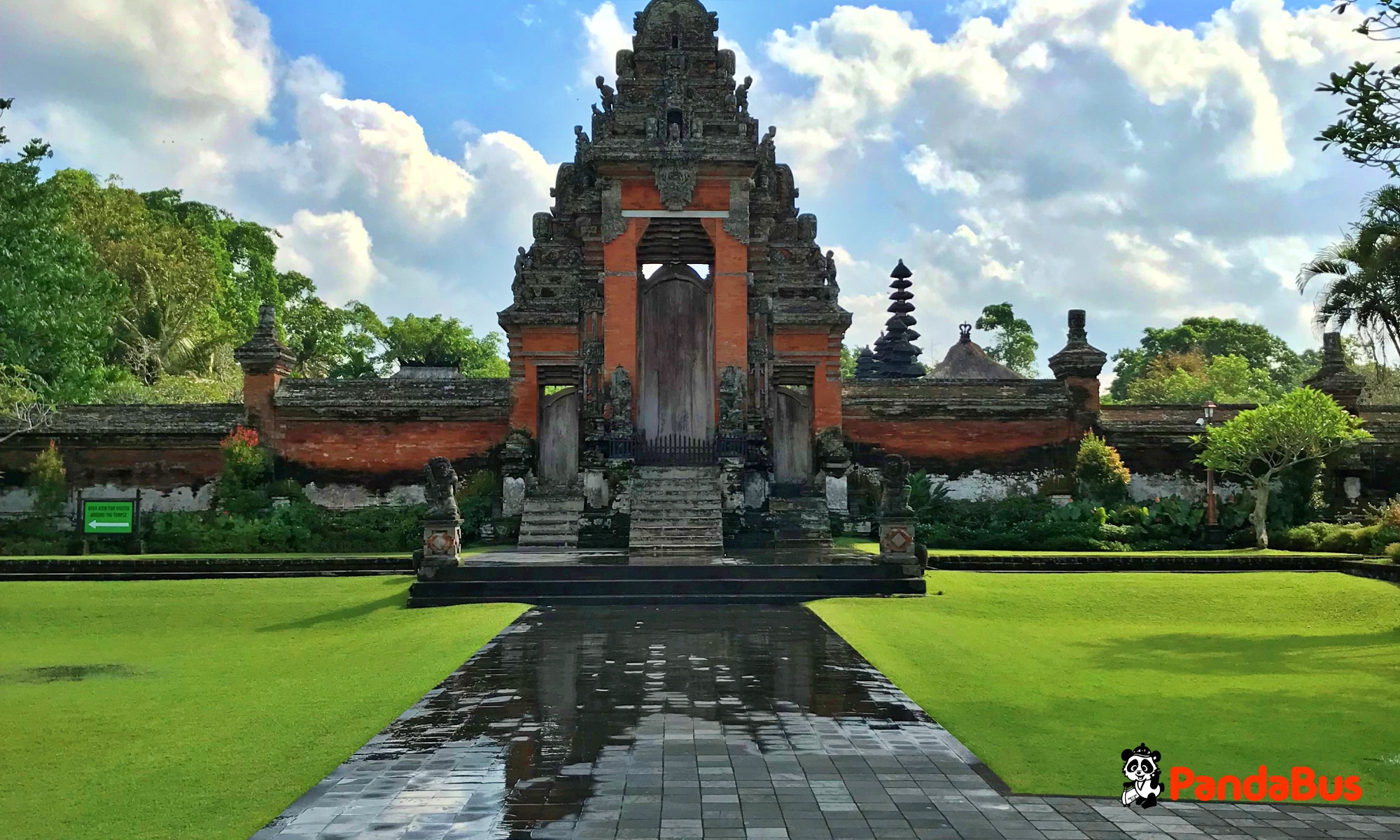 ユネスコ世界遺産　タマンアユン寺院を見学