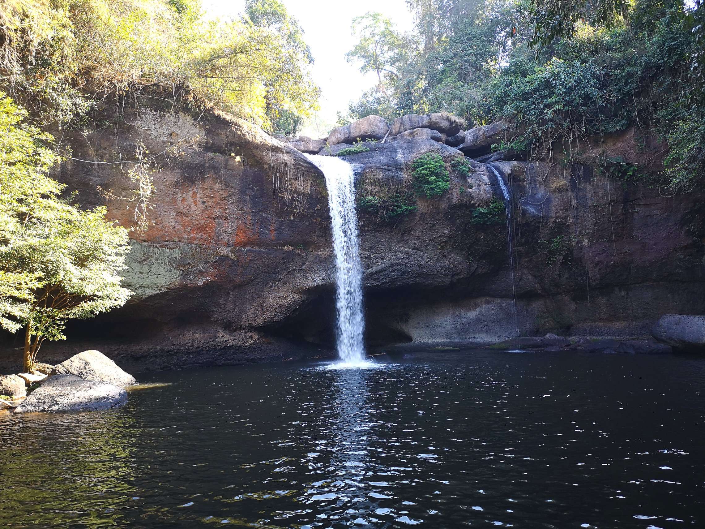 国立公園を代表する最も人気な「へウスワット滝」をトレッキング