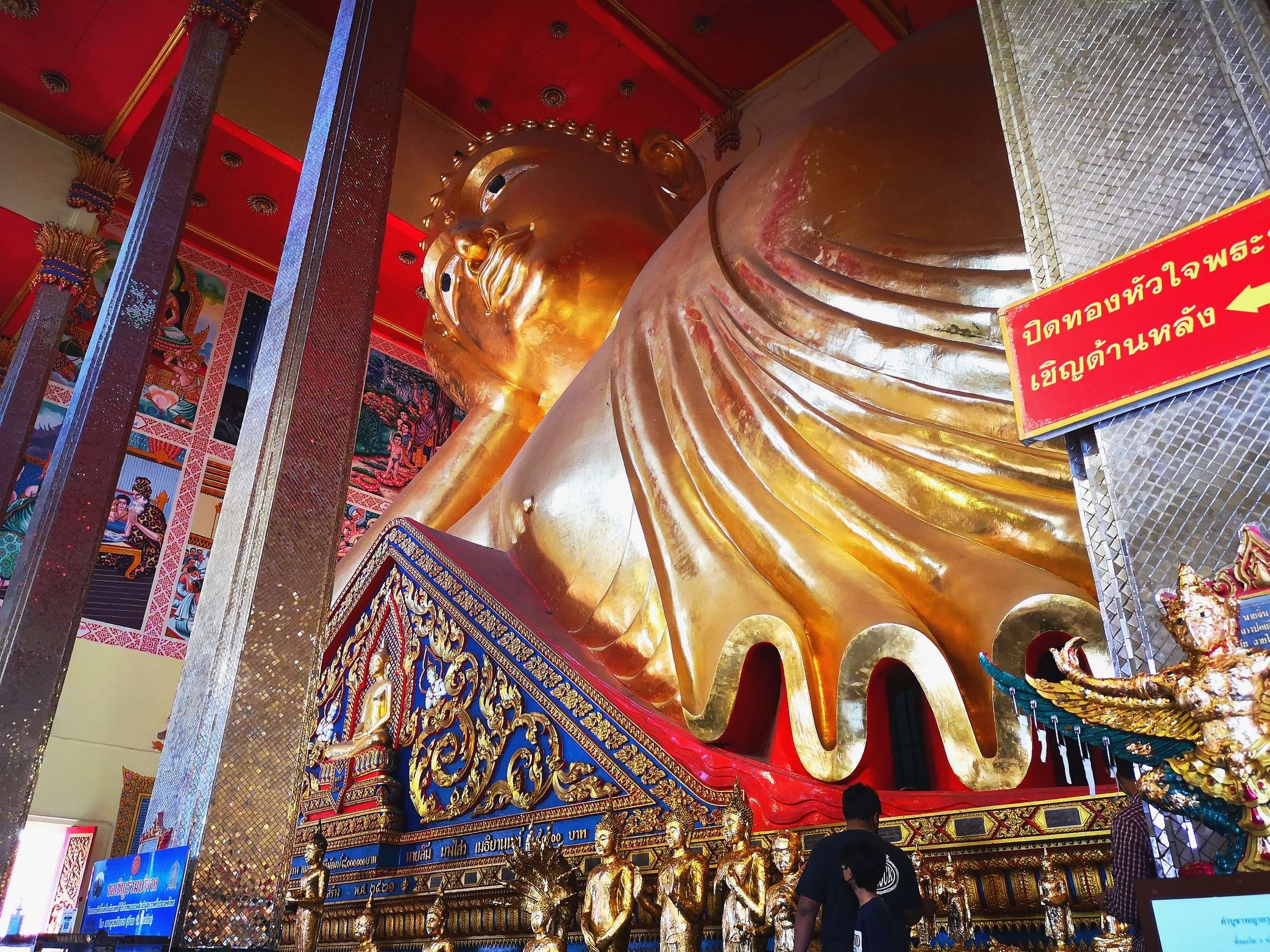 タイ国内最大級の涅槃仏が安置される ワット・バンプリーヤイクラーン