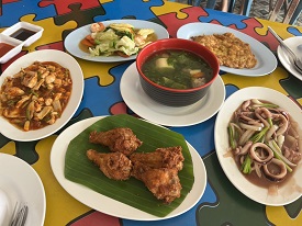 ランチ付きプランの方：海の家でタイ料理ランチをご用意しています