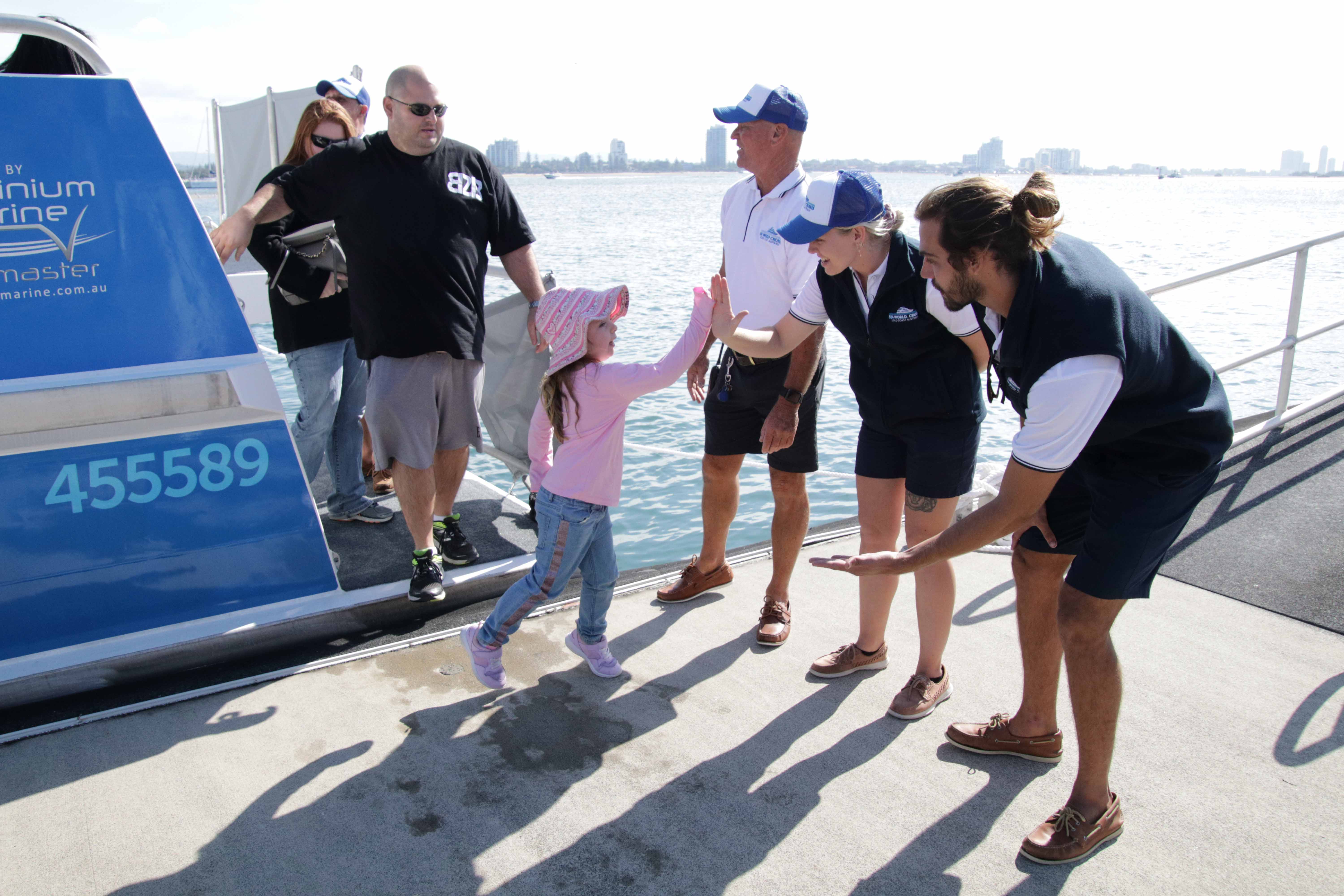 シーワールド・ホエールウォッチクルーズ・ターミナル カウンターにてチェックイン