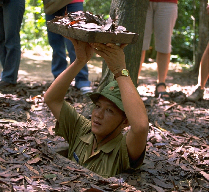 クチトンネル 到着