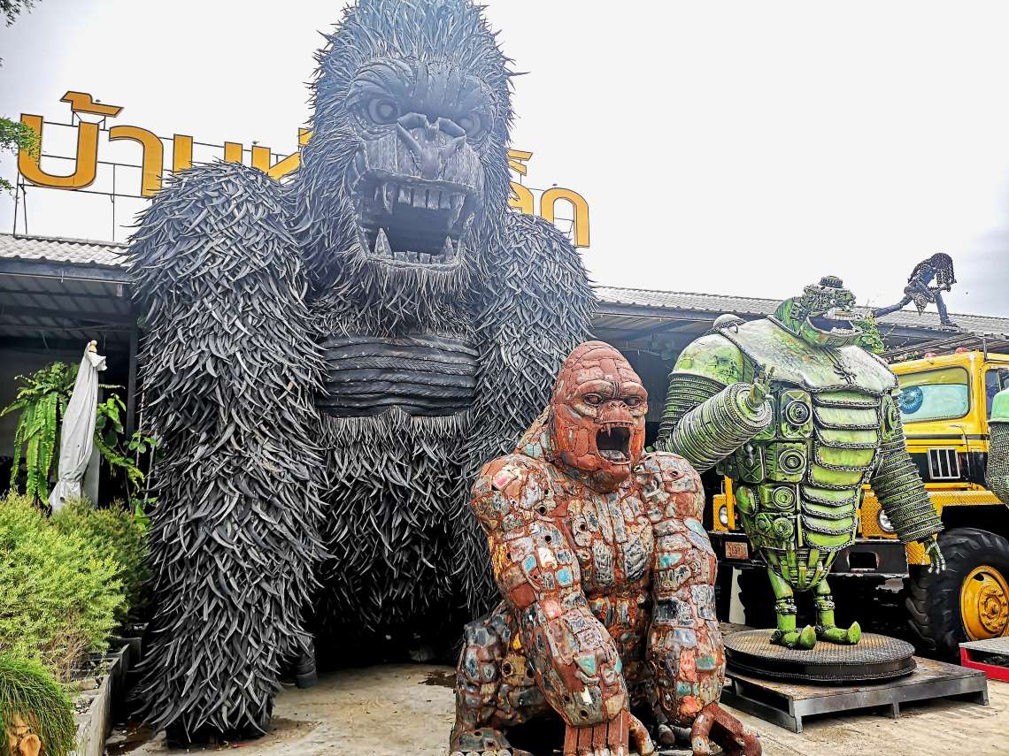 巨大なフィギュアがそり立つ「バーン フンレック」