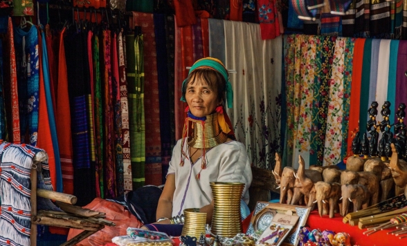 【チェンマイ】チェンマイのシンボル・ドイステープ寺院 + 首長族（カレン族）村 + 本格象乗り体験
