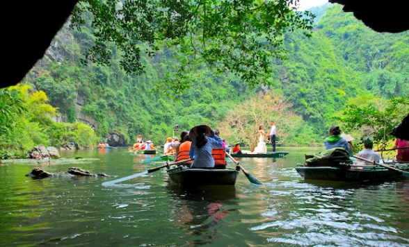 【ハノイ】世界遺産チャンアン 川下りクルーズ + 古都ホアルー1日観光ツアー