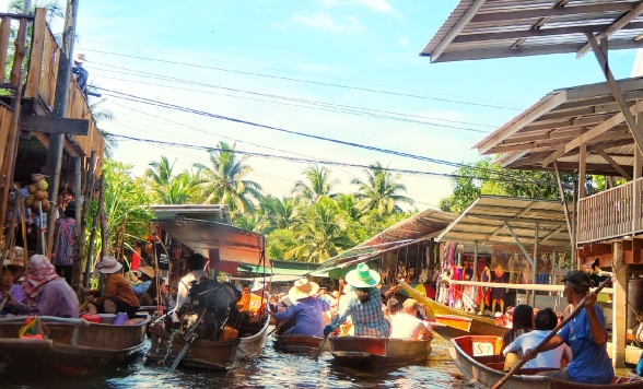 【貸切ツアー】『ダムヌンサドゥアック水上マーケット + メークロン線路市場で列車乗車ツアー 』