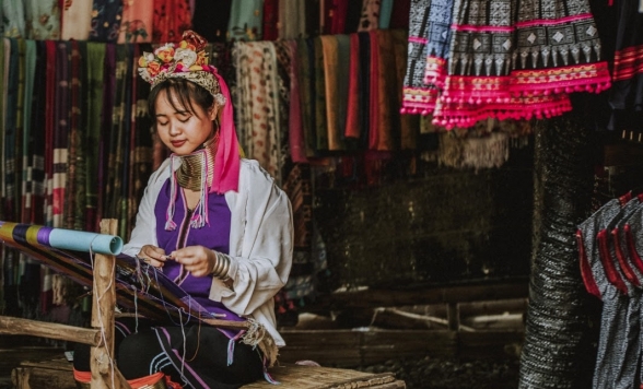 【チェンマイ】王道！本格象乗り体験 + 首長族村 訪問