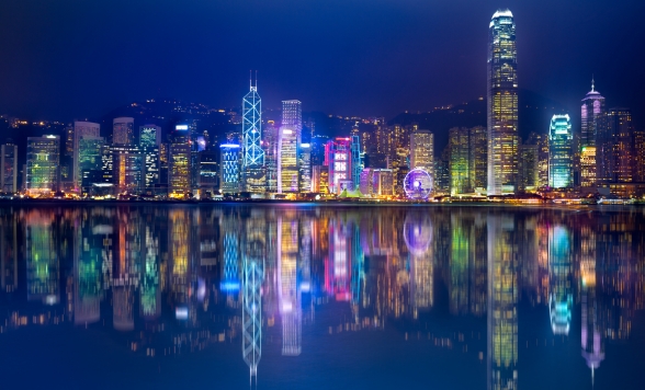 貸切りオープントップバスで巡る！爽快ナイトドライブ