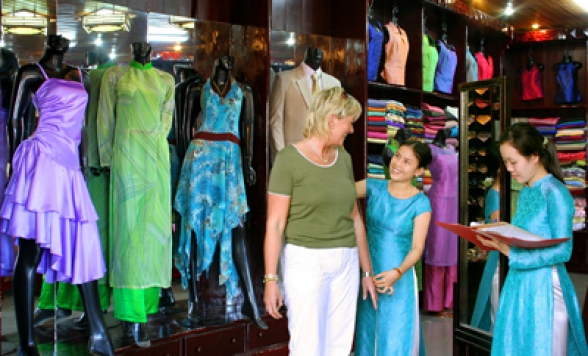 【ダナン・ホイアン】世界に一着、ホイアン仕立ての旅＋ 夜のホイアン観光。旧市街と職人技に触れる2日間