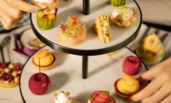 チャオプラヤ川沿いのラグジュアリーリゾート「フォーシーズンズ（Four Seasons）」で優雅に楽しむアフタヌーンティー