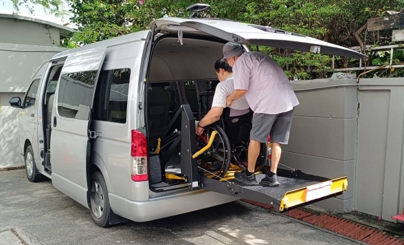 貸切プラン！電動車椅子対応車両プライベートチャーター(車いす1台+3名乗り)