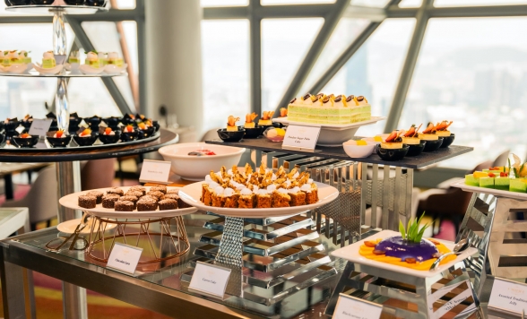 地上282ｍ！KLタワー天空の絶景レストラン『オービット(ORBIT)』でアフタヌーンティービュッフェ