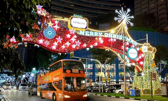 リスマス特別ライトアップツアー！オープントップバスでイルミネーション鑑賞＋リバークルーズ体験