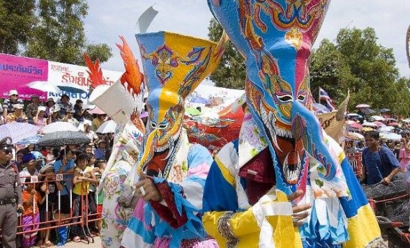 【ピーターコーン祭り】6月28日(土)出発　1泊2日　 選べる観光プラン