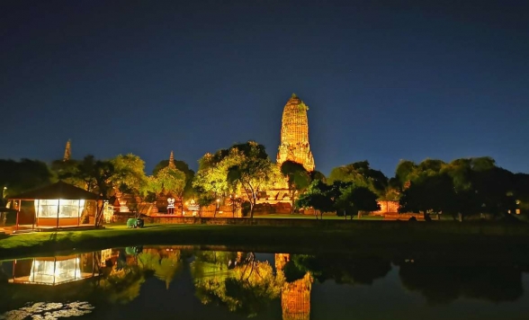 ダムヌンサドゥアック水上マーケット+本格象乗り体験+アユタヤ遺跡ライトアップ鑑賞