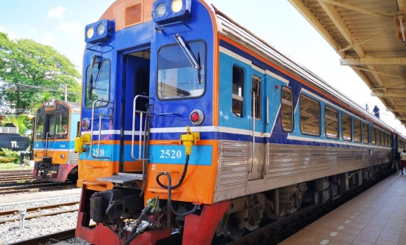 【ピサヌローク＆スコータイ】タイ国鉄・スペシャル エクスプレス ディーゼルカーで行く！タイで最も美しい仏像と世界遺産遺跡群を巡る 1泊2日