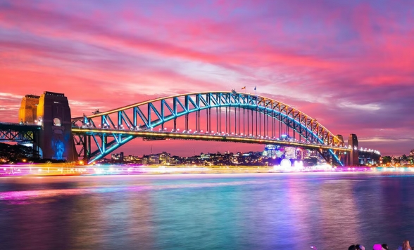 VIVID シドニーハーバークルーズ 2025