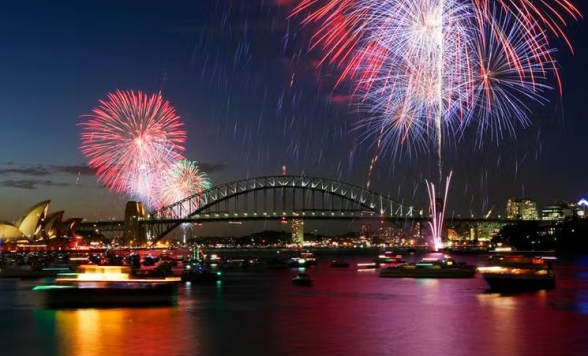 2025年 シドニー ニューイヤーズイブ 花火クルーズ