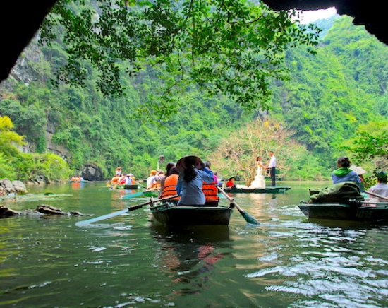 【ハノイ】世界遺産チャンアン 川下りクルーズ + 古都ホアルー1日観光ツアー