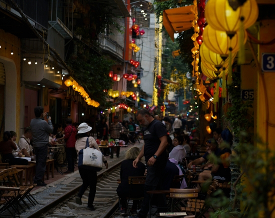 【ハノイ】ハノイの夜を満喫！ミシュランガイド掲載店で「Cau Go」の絶品ディナー＆列車から楽しむ！夜のトレインストリート