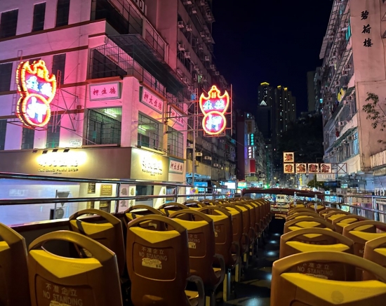 香港名物体験！オープントップバスで夜の街を爽快ドライブ ＆ ビクトリアピークから100万ドルの夜景を満喫