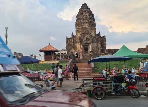 ロッブリーの街を車窓見学