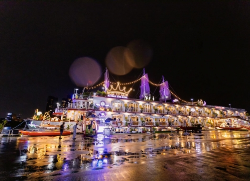 サイゴン川インドシナ・クイーン号