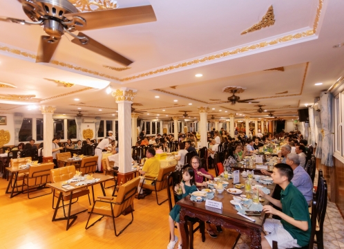 サイゴン川インドシナ・クイーン号