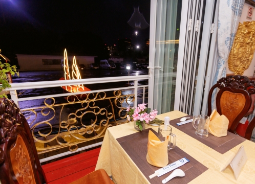 サイゴン川インドシナ・クイーン号