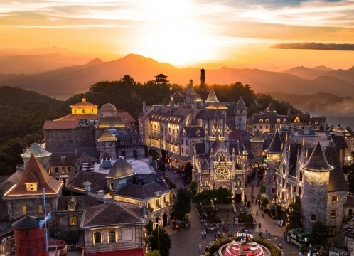 【ダナン発着】ゴールデンブリッジ・バーナーヒルズの幻想的なライトアップを満喫