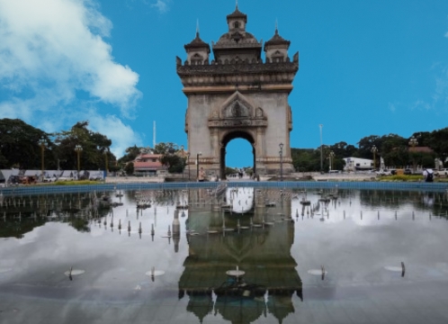 ラオス_パトゥサイ凱旋門