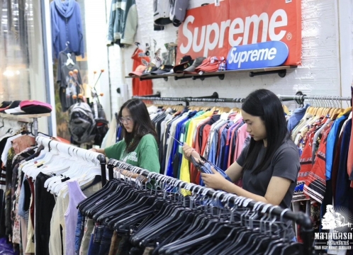 シーナカリン鉄道市場_タラートロットファイシーナカリン