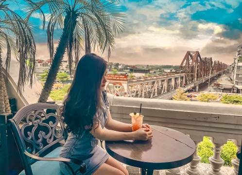 ロンビエン橋を望む映えカフェ_セレインカフェ