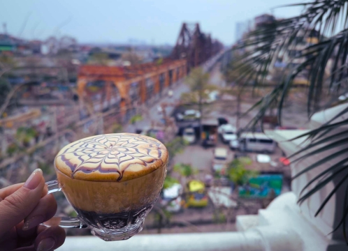 ロンビエン橋を望む映えカフェ_セレインカフェ