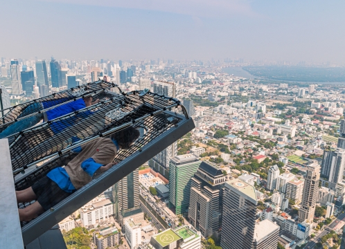 マハナコン_75階のI-Tilt