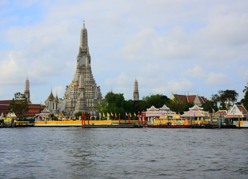 船上からワットアルンを見学