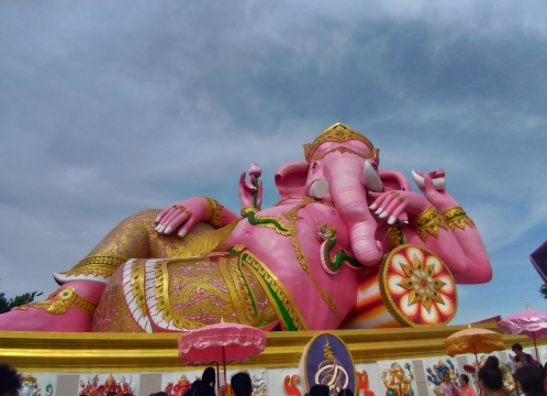 ピンクの巨大ガネーシャ_ワットサマーン