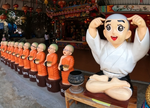 ワットサマーンラッタナーラーム敷地内