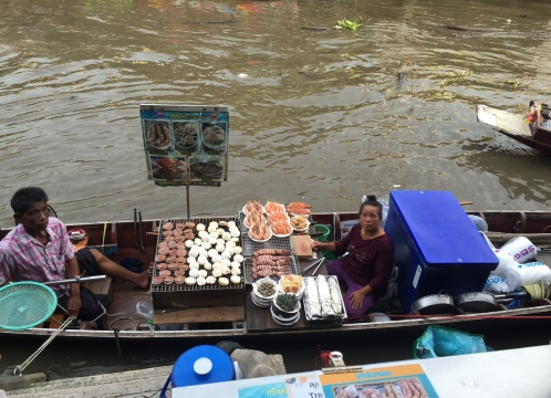 船でシーフードbbq