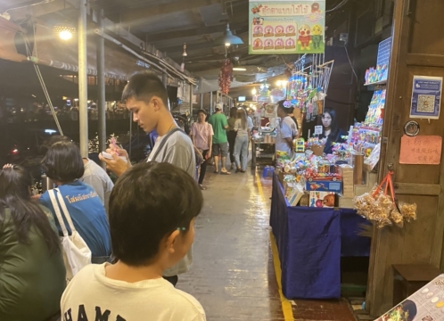 いろいろなお店が充実のアンパワー水上市場